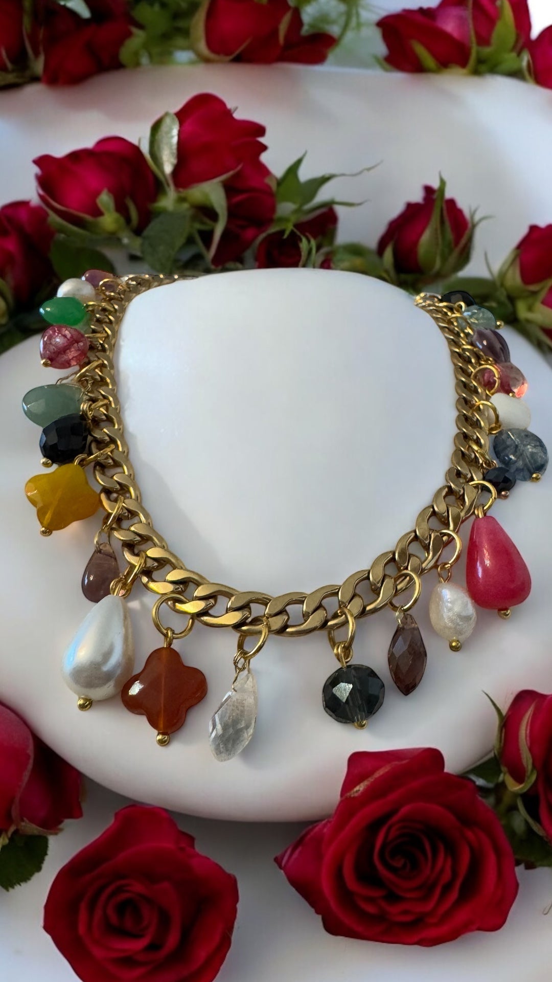 COLLIER QUEEN