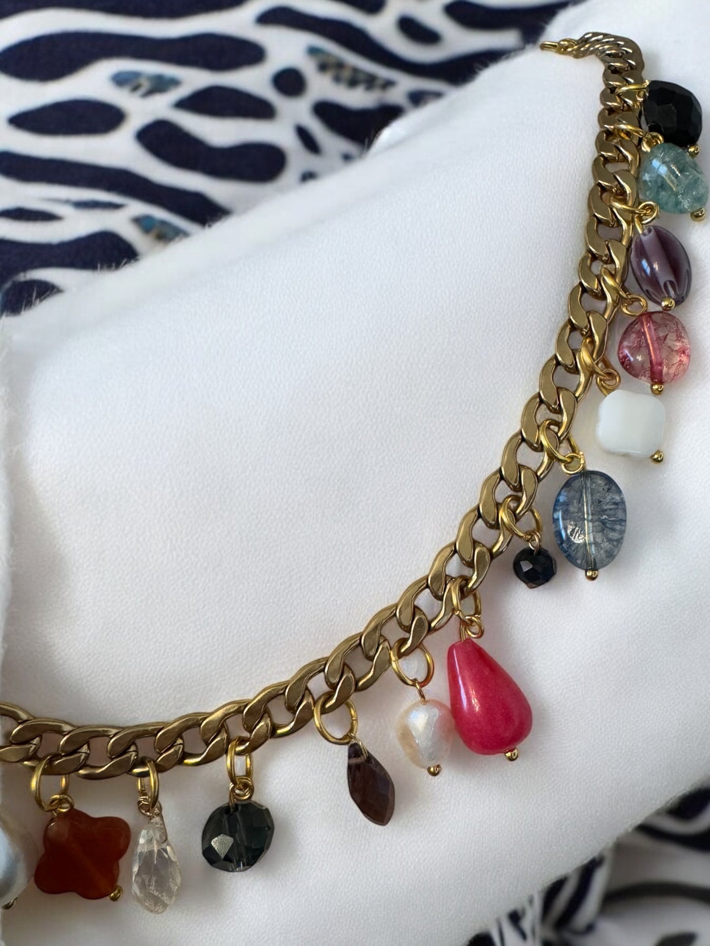 COLLIER QUEEN