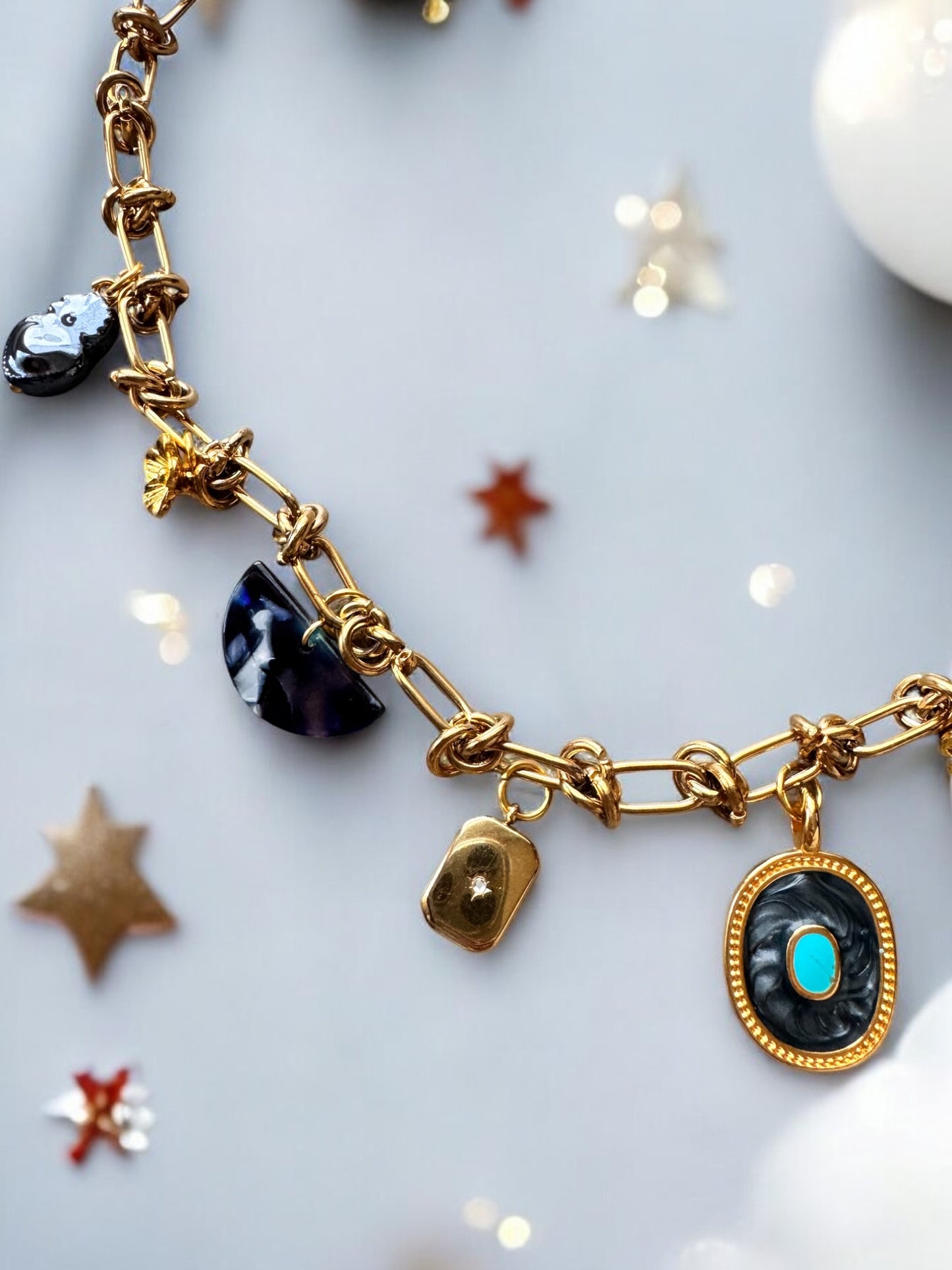 COLLIER CARLA