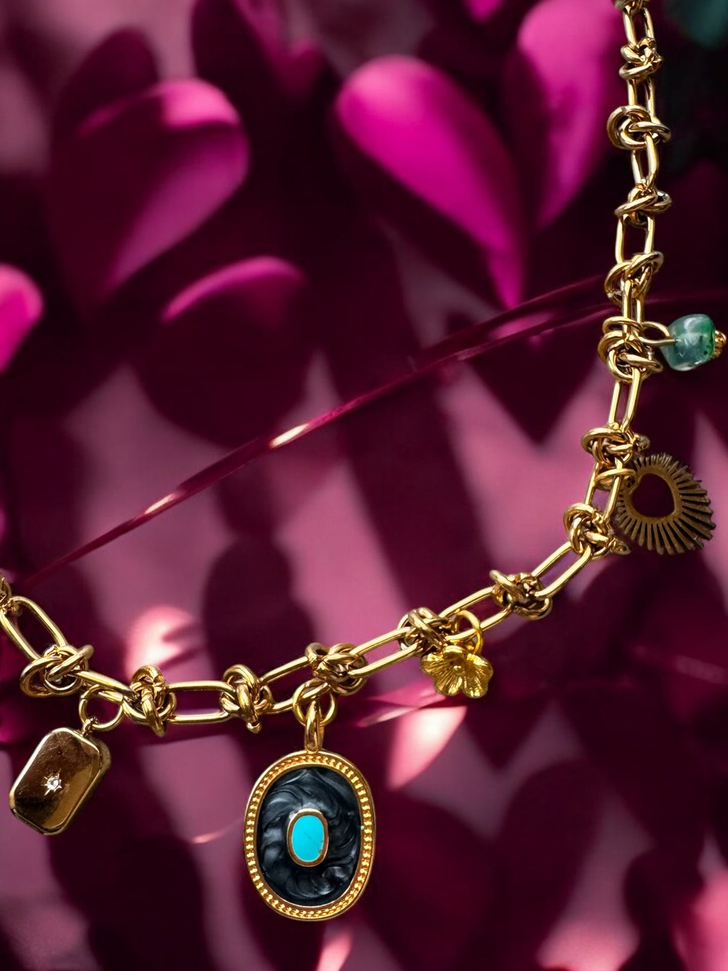 COLLIER CARLA