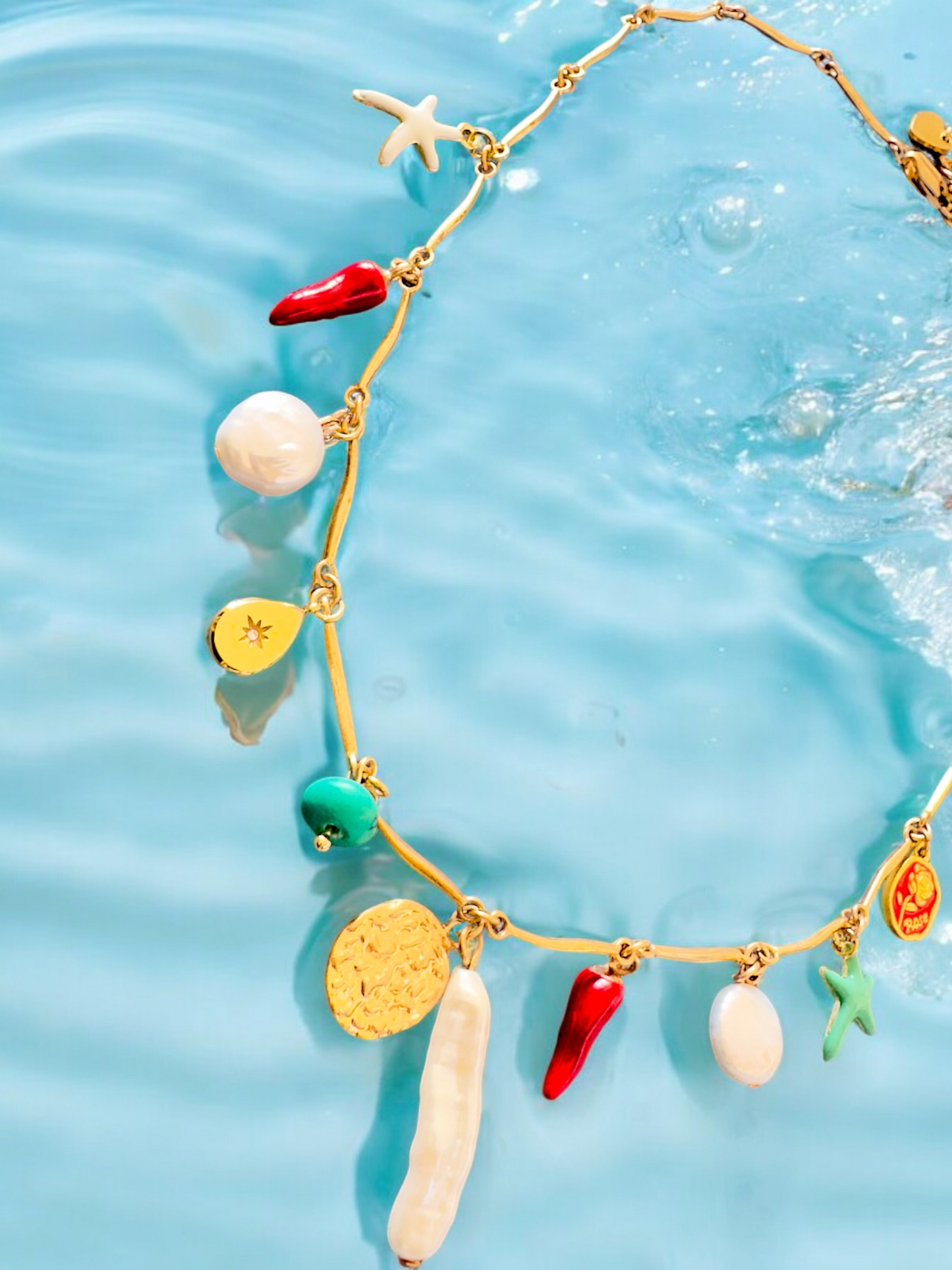 COLLIER GINA