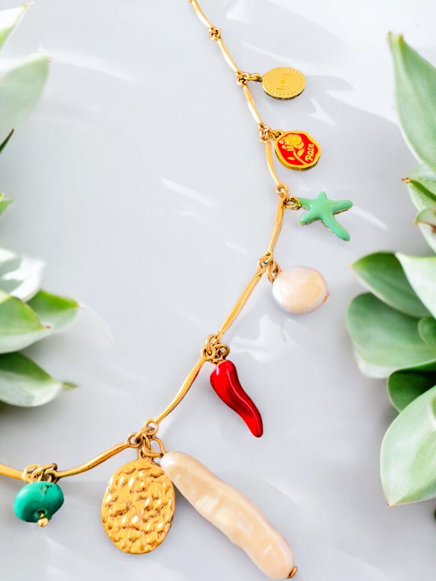 COLLIER GINA