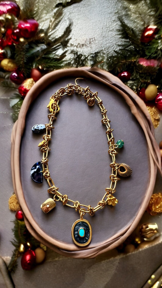 COLLIER CARLA